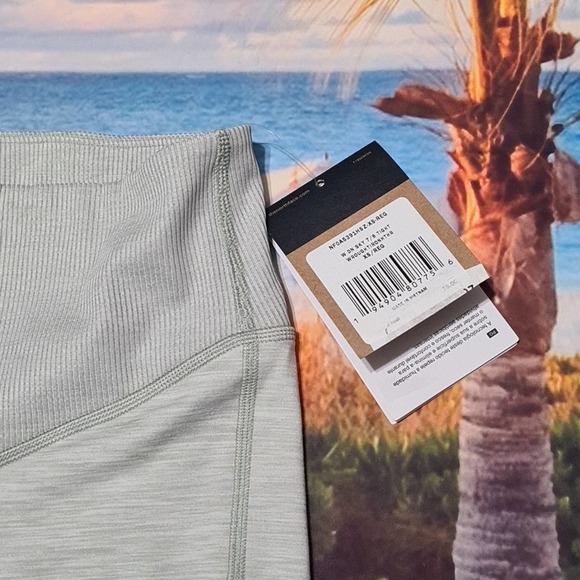 North Face 7/8 Tights Size XS NWT - Picture 6 of 9